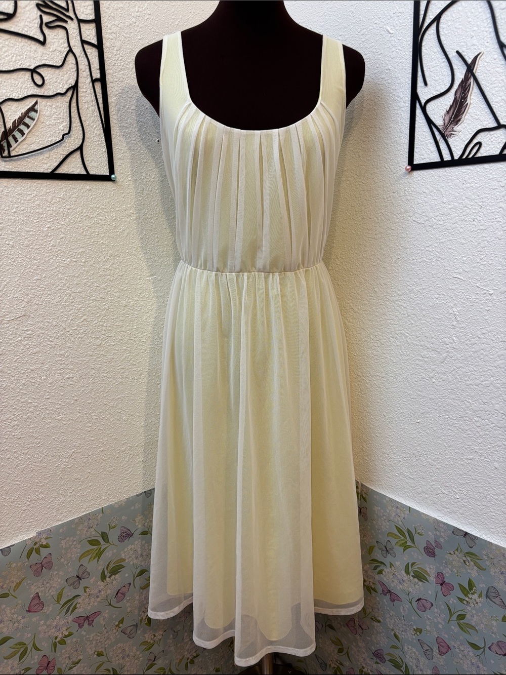 Calvin Klein white & pale yellow pleated sleeveless tie-back midi dress. Size 8.